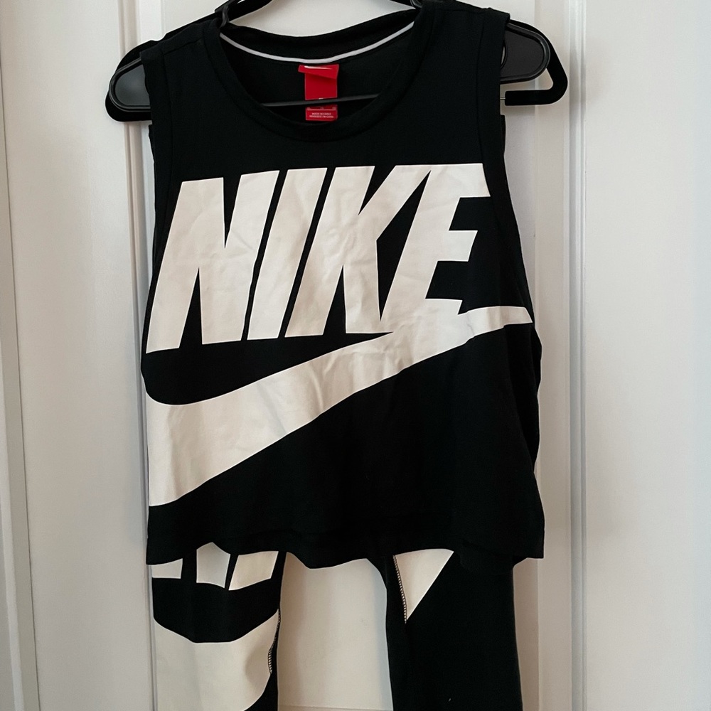 Nike outfit matching top an bottom